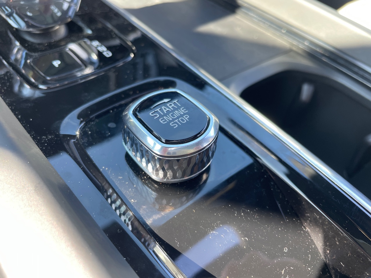 Volvo XC60 Recharge T8 AWD (2023) - Der große Schwede mit den 2 Herzen 8 Volvo XC60 T8 AWD (2023) Startknopf