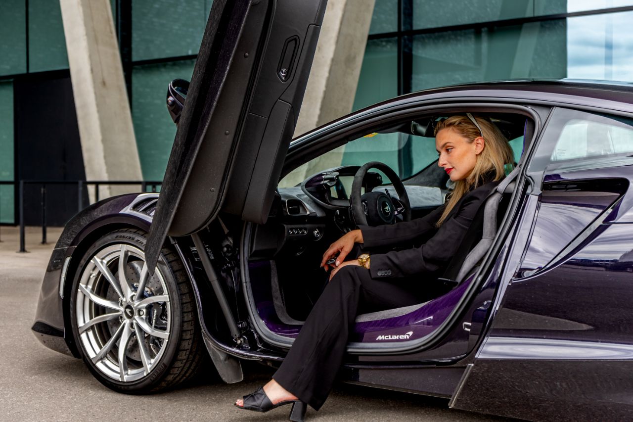 McLaren ARTURA - 680 PS Hybrid-Supercar ab 226.000 Euro 5 NinaCarMaria im McLaren ARTURA