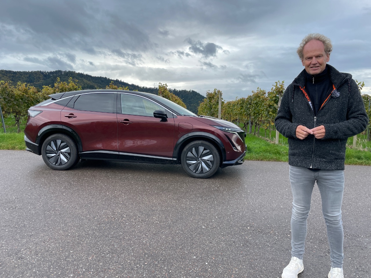 Nissan Ariya Seitenansicht Friedbert Weizenecker
