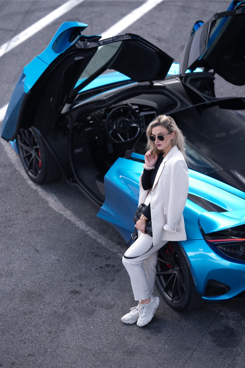 Der neue McLaren 750S: Supersportwagen mit unglaublicher Leistung 10 McLaren 750S mit Nina Weizenecker
