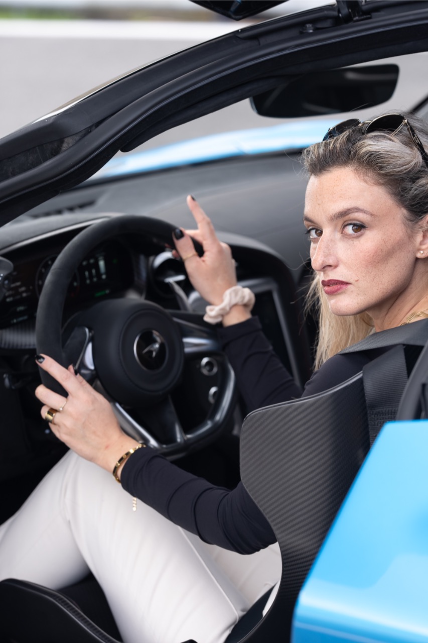 Der neue McLaren 750S: Supersportwagen mit unglaublicher Leistung 1 NinaCarMaria im McLaren 750S