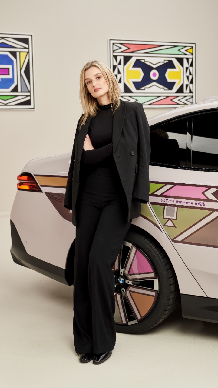 Kunst trifft Innovation: Der BMW i5 Flow NOSTOKANA 13 der-Autotester
