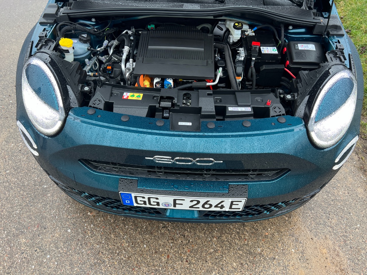 Fiat 600e La Prime (2024) - Sub-kompaktes City-SUV für Kurz- und Mittelstrecke 13 Mit dem 600e hat Fiat einen elektrischen Kleinwagen mit Crossover-Proportionen im Programm. Jetzt kommt auch die Mildhybrid-Version nach Deutschland.