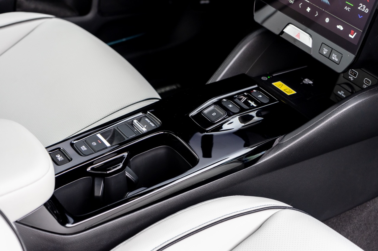 Honda E:Ny1: Die Zukunft der Elektromobilität? 14 Honda E:Ny1 Mittelkonsole