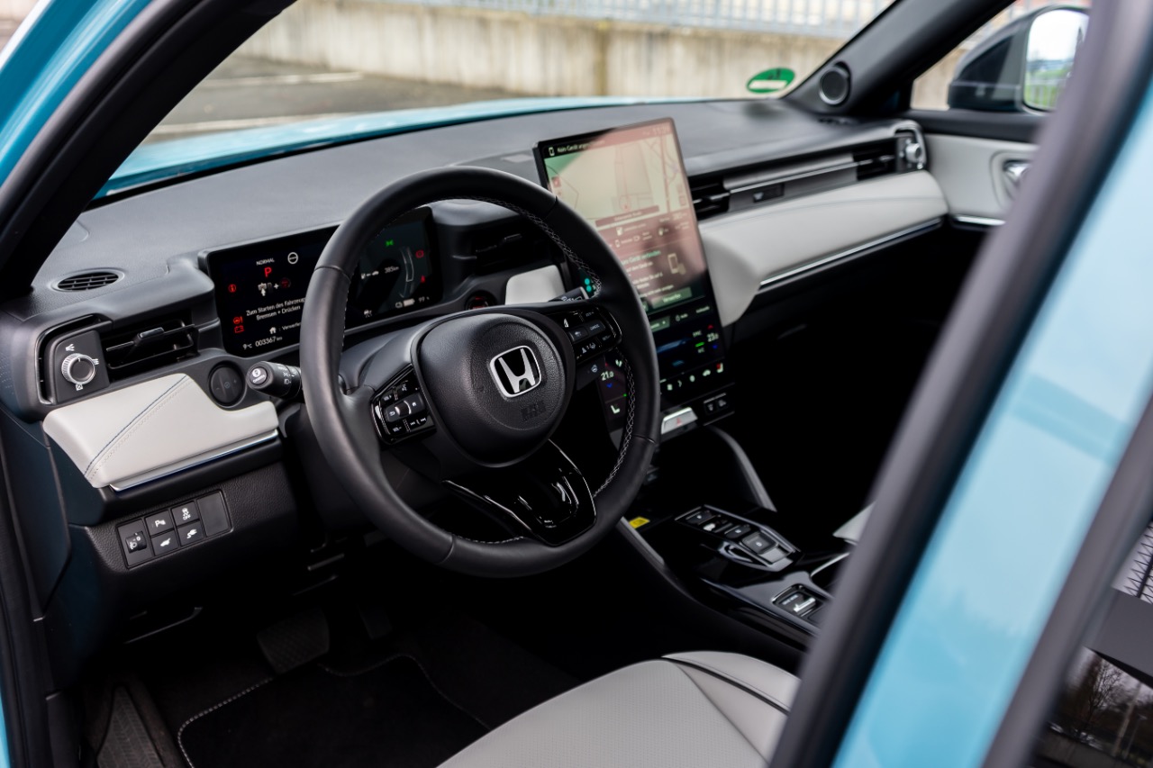 Honda E:Ny1: Die Zukunft der Elektromobilität? 12 Honda E:Ny1 Lenkrad