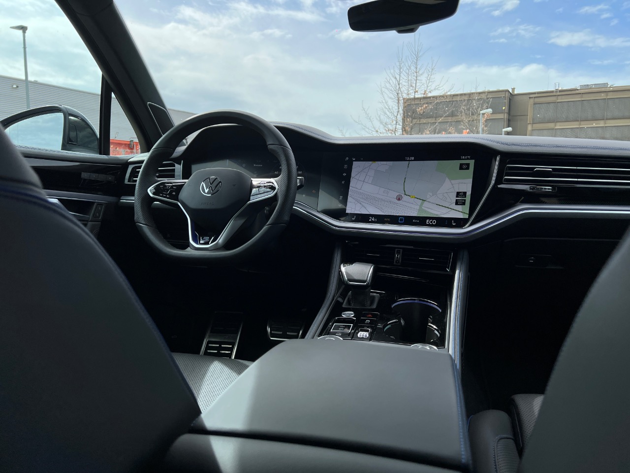 VW Touareg R (2024) - Die R-Version hat ihren Preis 8 VW Touareg R (2024) Armaturenbrett