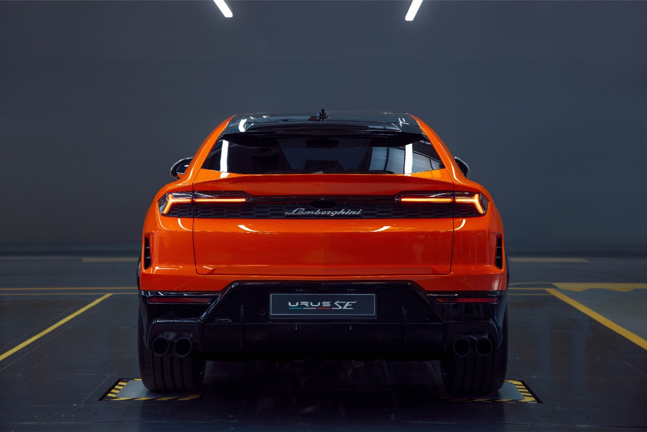 Lamborghini Urus SE (2024) - Das erste Plug-in-Hybrid-Super-SUV 10 Lamborghini Urus SE (2024) SUV Heck