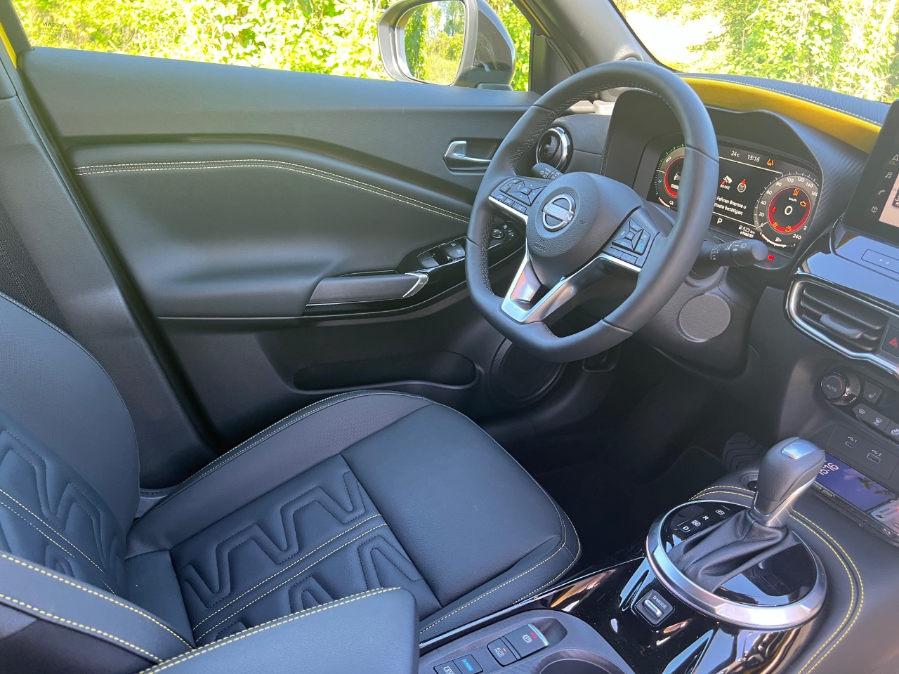 Nissan Juke N-Sport (2024) - Seine Optik wird weiterhin polarisieren 2 Nissan Juke N-Sport (2024) Innenraum