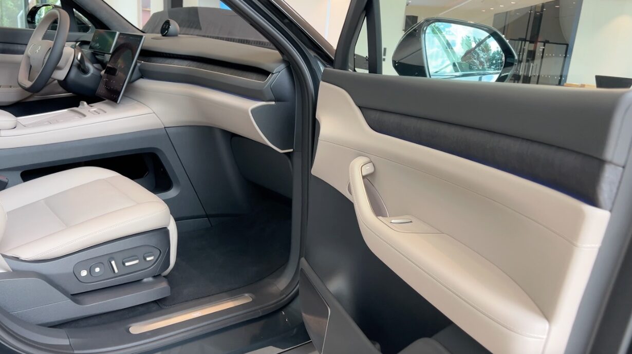 NIO präsentiert Maxi-E-SUV 10 Nio EL8 Beifahrersitz