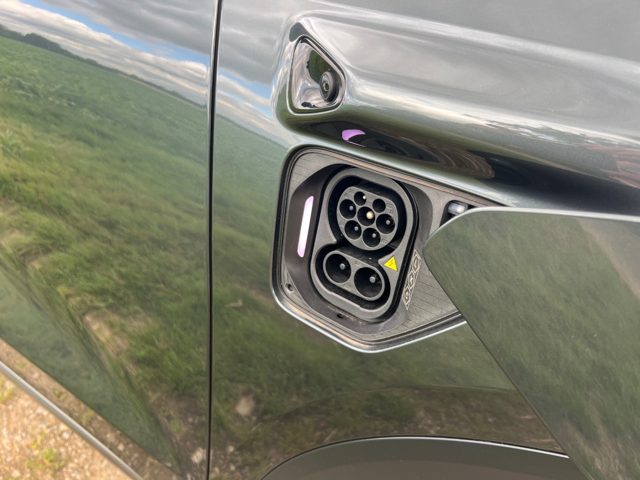 NIO EL8 Executive (2025) - Kann das chinesisches Maxi-E-SUV mit Mercedes & Co mithalten? 7 NIO EL8 Executive (2025) Ladebuchse