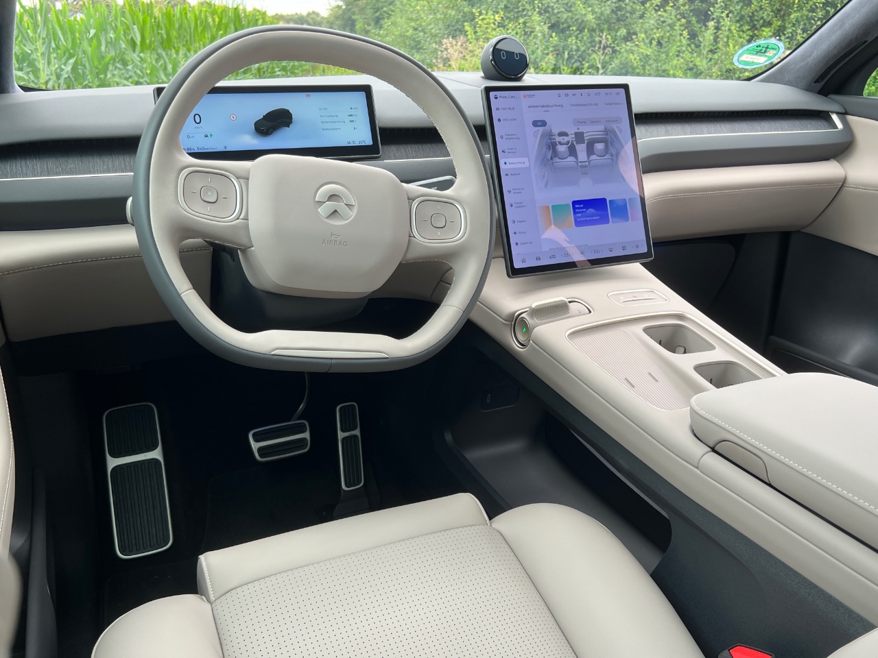 NIO EL8 Executive (2025) - Kann das chinesisches Maxi-E-SUV mit Mercedes & Co mithalten? 13 NIO EL8 Executive Display