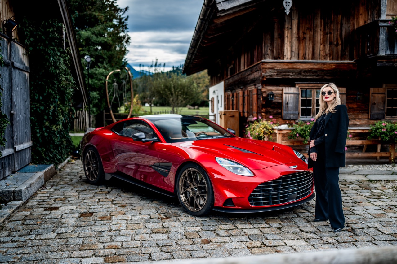 Aston Martin VANQUISH (2025) I V12-Legende mit 835 PS & 1.000 NM I NinaCarMaria 1 Aston Martin VANQUISH (2025) I V12-Legende mit 835 PS & 1.000 NM I NinaCarMaria