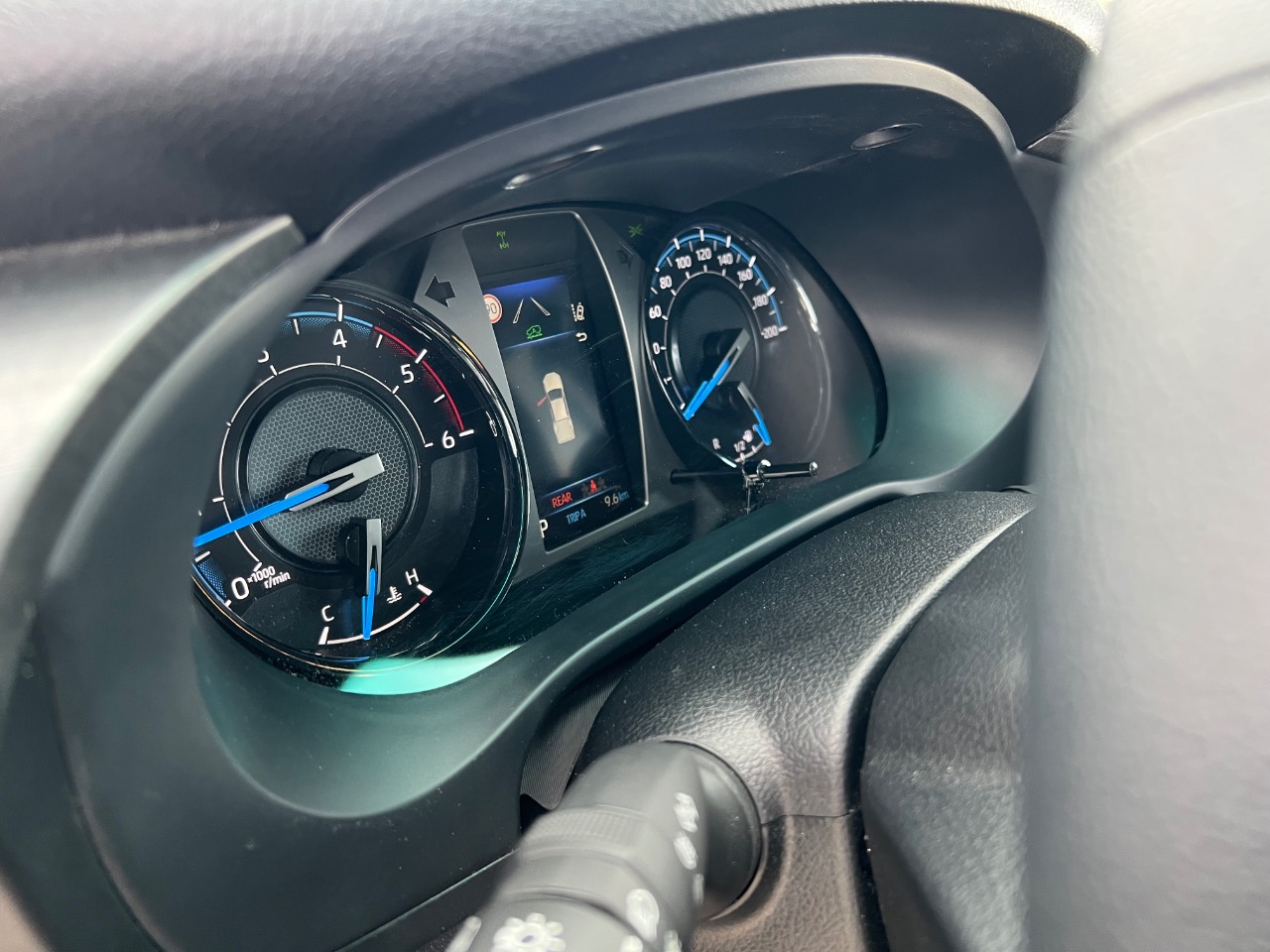 Toyota Hilux (2025): Robuster Diesel-Offroader mit 48-Volt-Mild-Hybrid Technik 20 ToyotaToyota Hilux 48-Volt-Mild-Hybrid Display