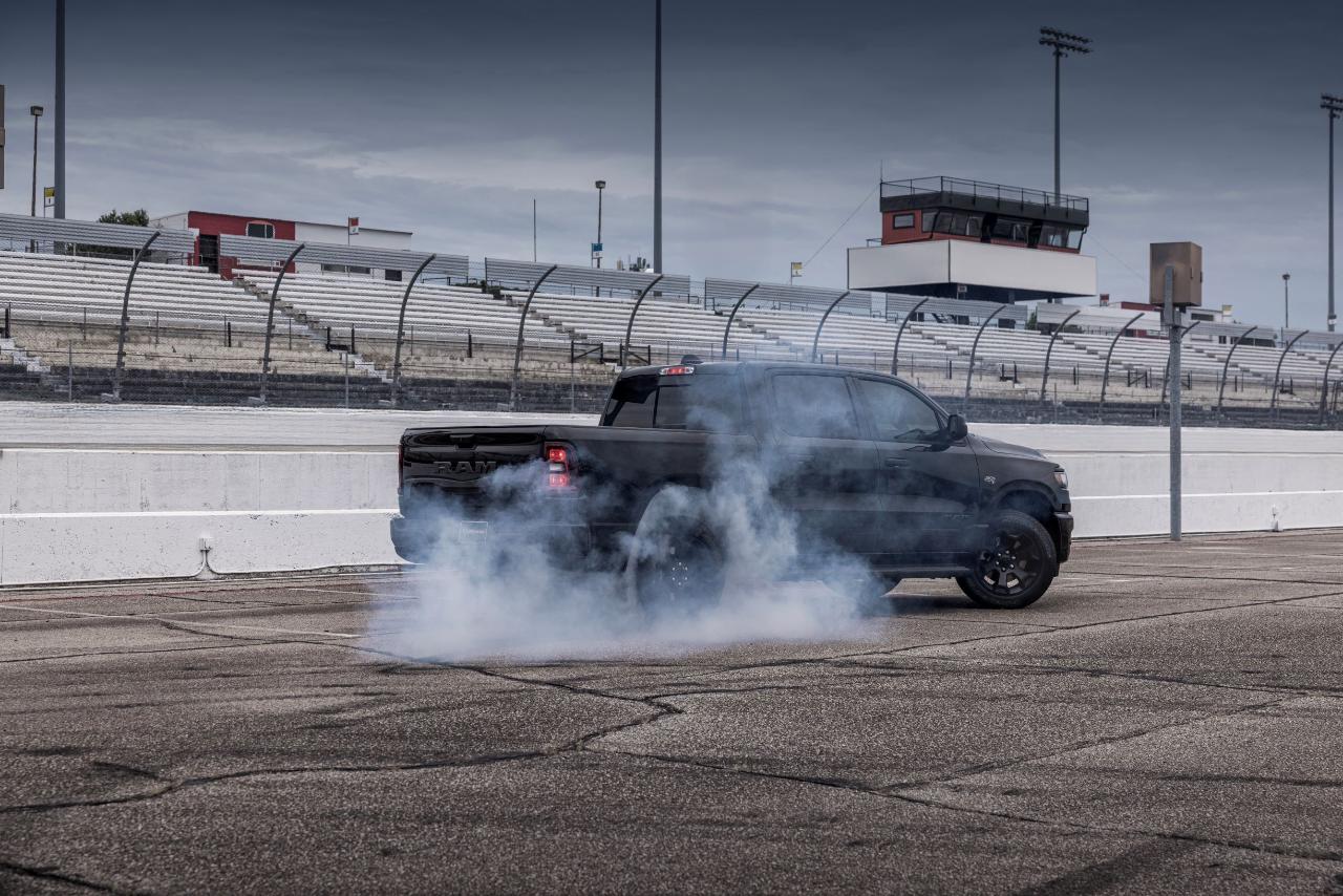 Ram 1500 kehrt mit legendärem V8-Motor zurück! 17 Ram 1500 mit dem kraftvollen 5,7-Liter Hemi V8